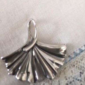 James Avery Retired Leaf Pendant